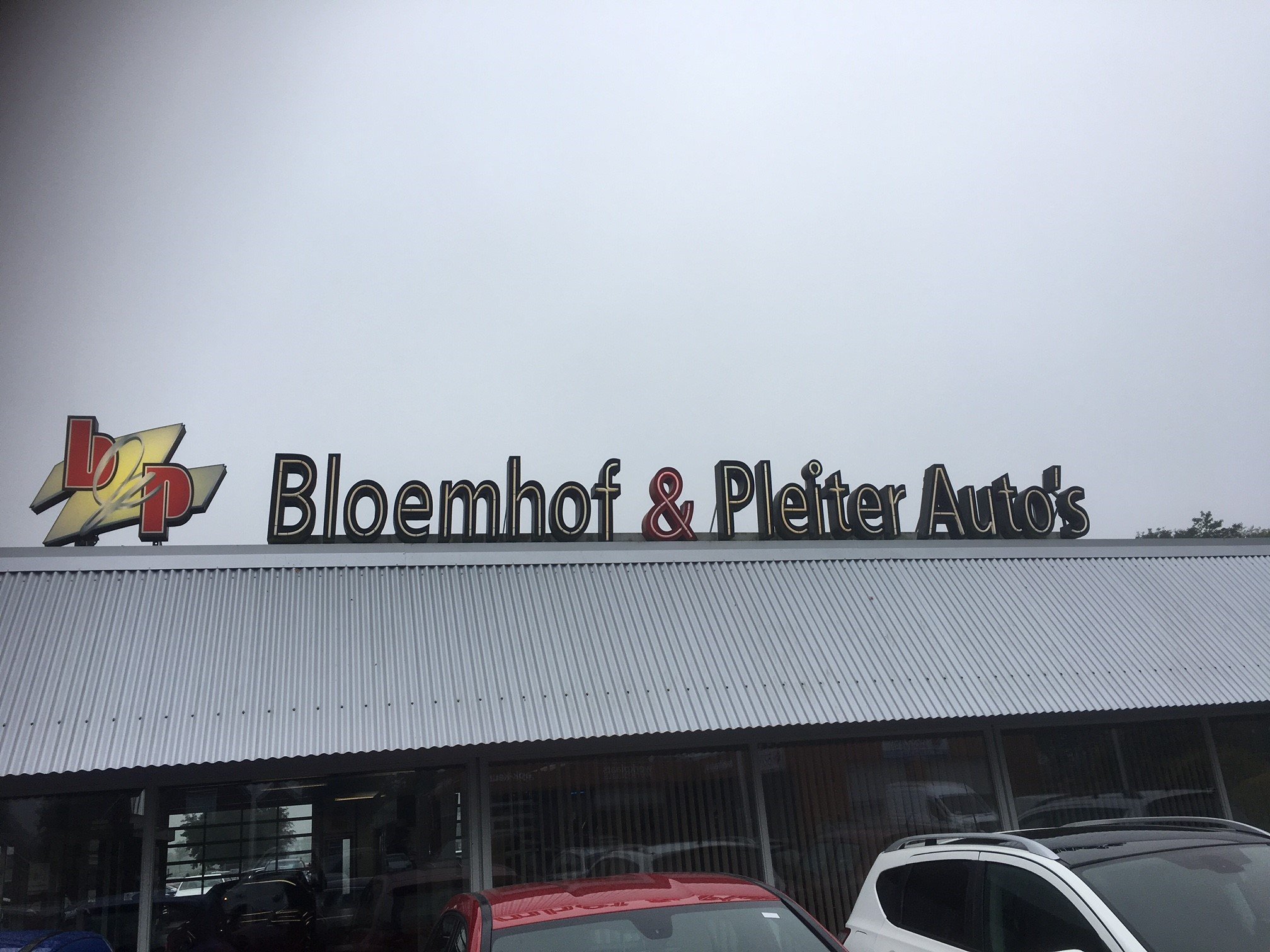 Logo Bloemhof & Pleiter Auto's in neonletters profiel 2